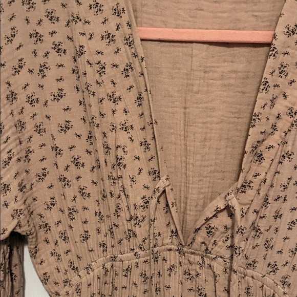 Chic Floral Long Sleeve Dress in Tan - Picture 2 of 3